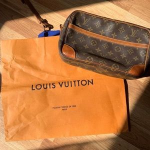 Louis Vuitton purse/clutch
*Doing closet clean out*
